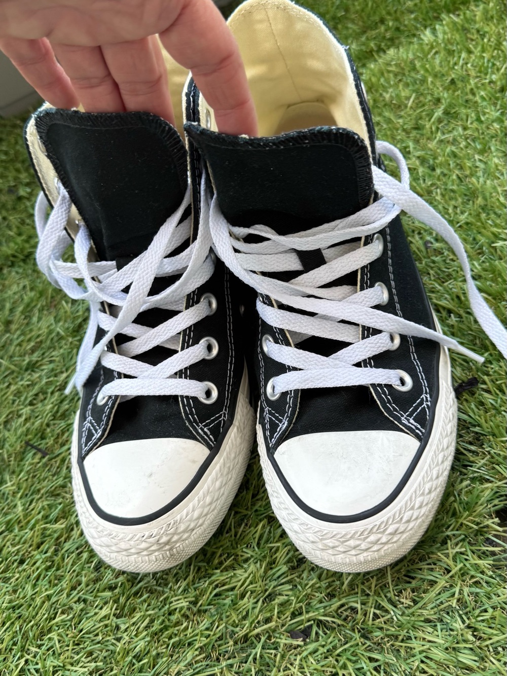 Converse Black and White High-Top Sneakers Women 7 or big kid 5